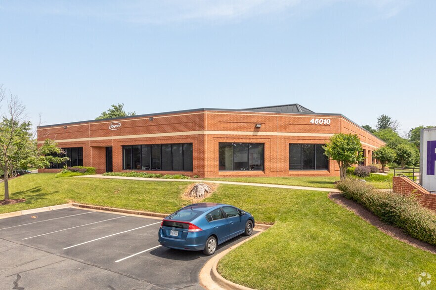 Primary Photo Of 46010 Manekin Plz, Dulles Town Center Office For Lease
