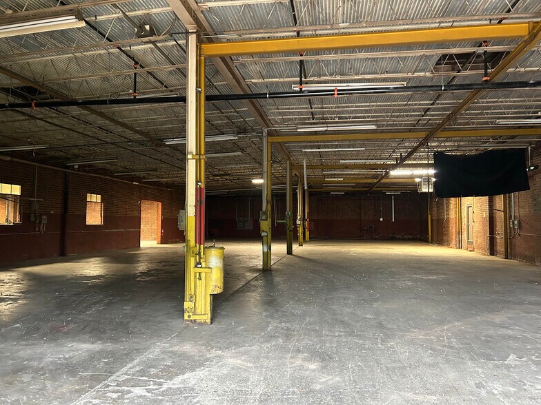 More Photos Of 503 11th Ave, Dalton Manufacturing For Sale