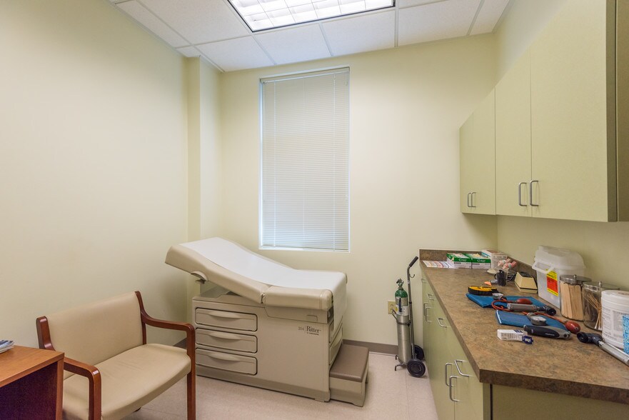 More Photos Of 897 Von Kolnitz Rd, Mount Pleasant Medical For Lease