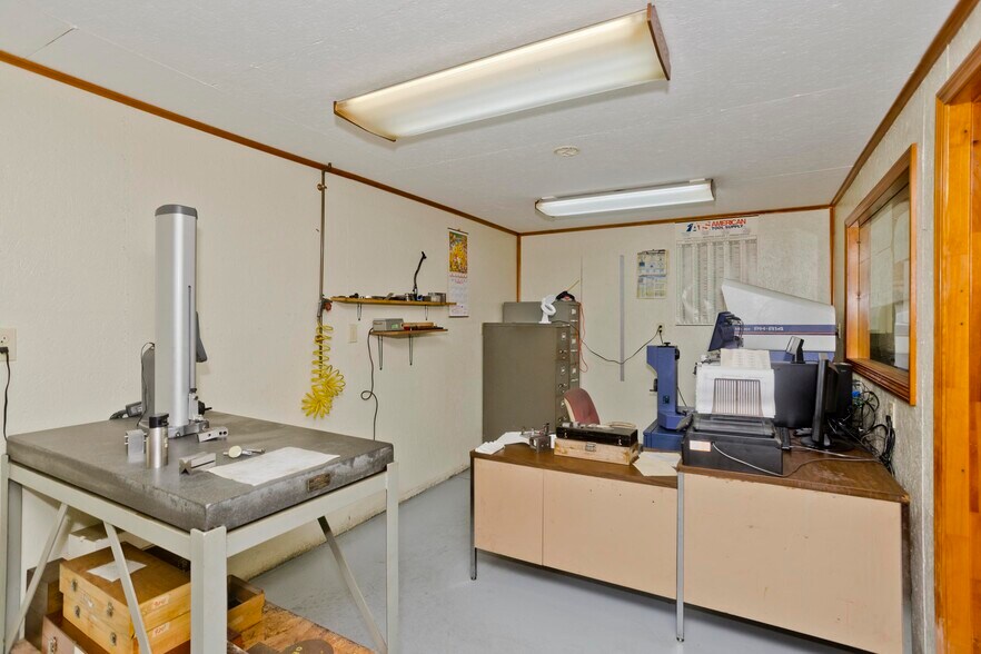 More Photos Of 16 Arthur St, Easthampton Warehouse For Sale