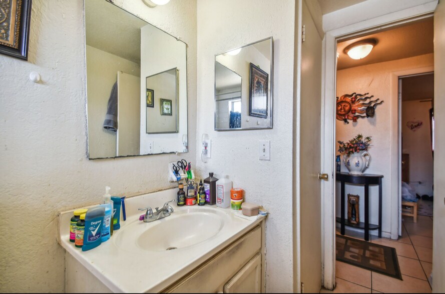 More Photos Of 4507-4517 E Giddens Ave, Tampa Multifamily For Sale