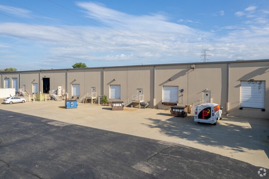 More Photos Of 10321-10335 S Medallion Dr, Cincinnati Warehouse For Lease