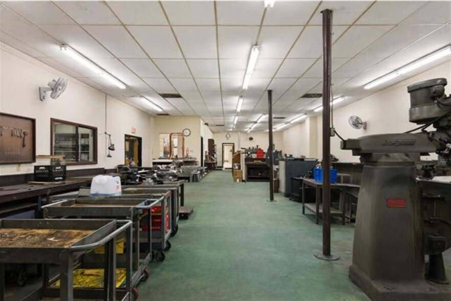 More Photos Of 4501 Zenith St, Metairie Service For Sale