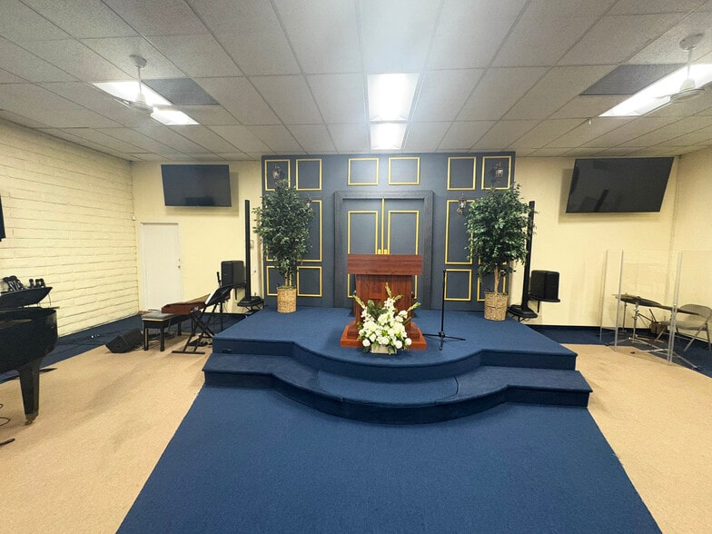 More Photos Of 610 E Florence Ave, Los Angeles Religious Facility For Sale