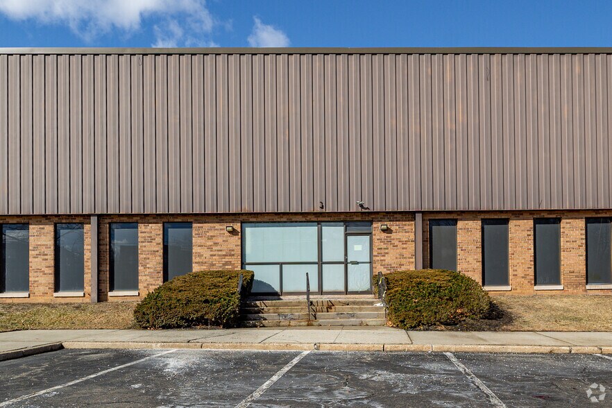 More Photos Of 60 Chapin Rd, Pine Brook Warehouse For Lease