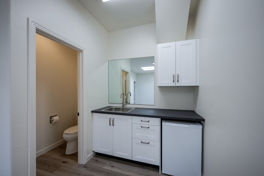 More Photos Of 829 2nd St, Encinitas Office For Lease