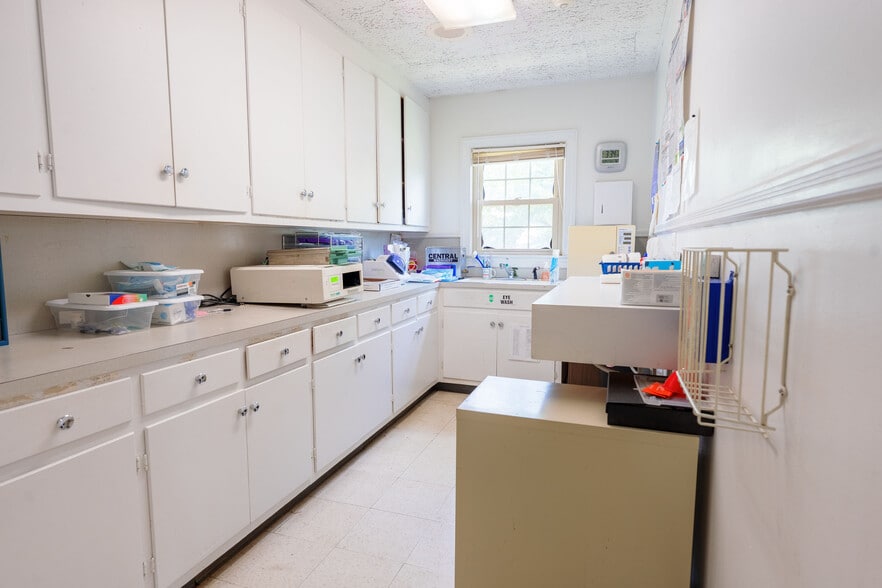 More Photos Of 291 Graham Hopedale Rd, Burlington Medical For Lease