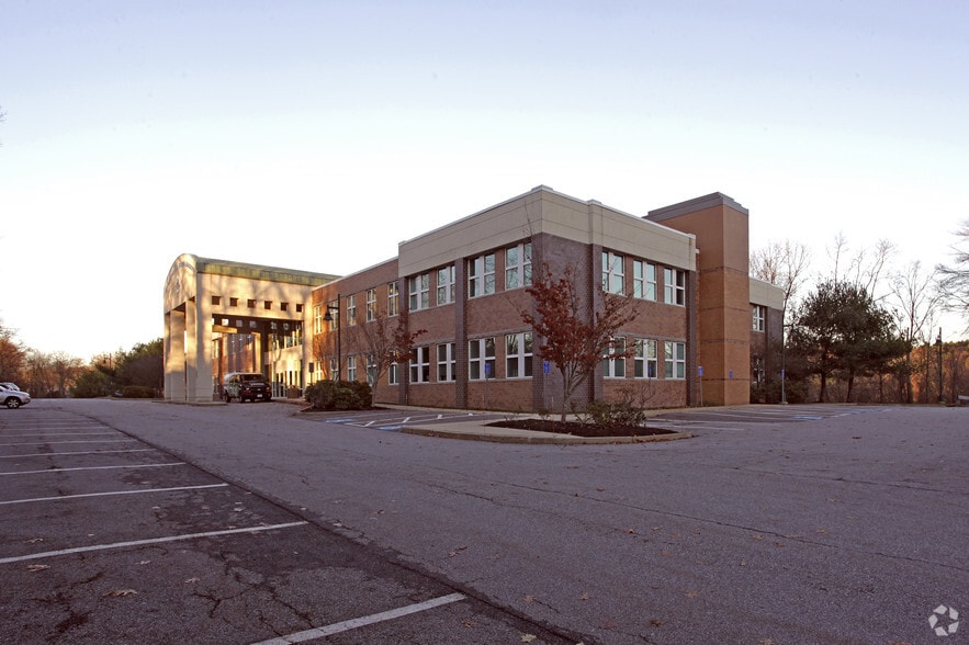 More Photos Of 2 Willow St, Southborough Office For Lease