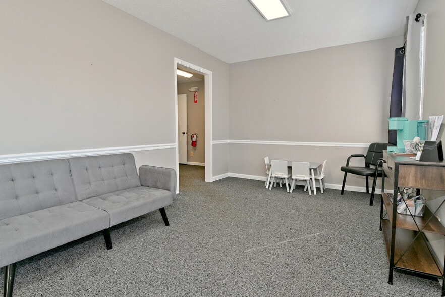 More Photos Of 1030 E Morgan St, Martinsville Office For Sale