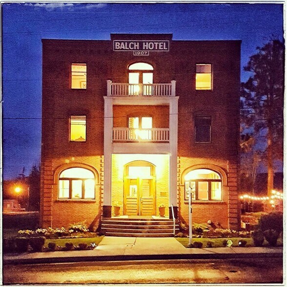 More Photos Of 40 SE Heimrich St, Dufur Hotel For Sale