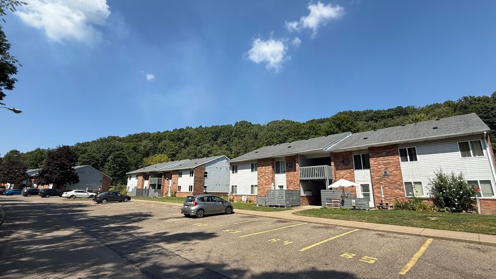Primary Photo Of 432 McConnell St, Uhrichsville Apartments For Sale