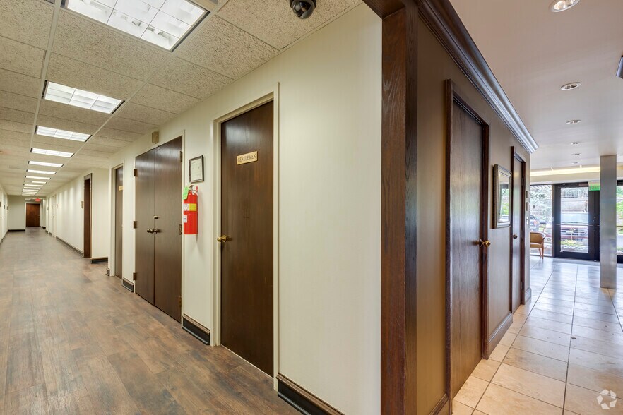 More Photos Of 1000 W Wilshire Blvd, Oklahoma City Coworking Space