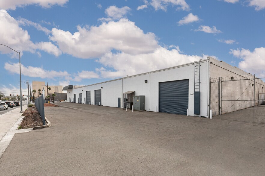 More Photos Of 5325 S Valley View Blvd, Las Vegas Warehouse For Lease