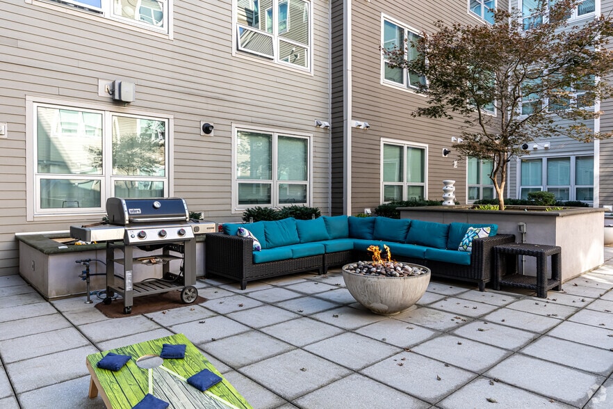 More Photos Of 200 College St, New Haven Apartments For Lease