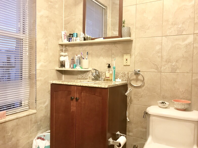 More Photos Of 92 Diamond St, Brooklyn Apartments For Sale