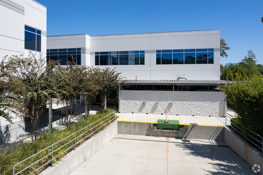 More Photos Of 2750 Technology Forest Blvd, The Woodlands Unknown For Lease