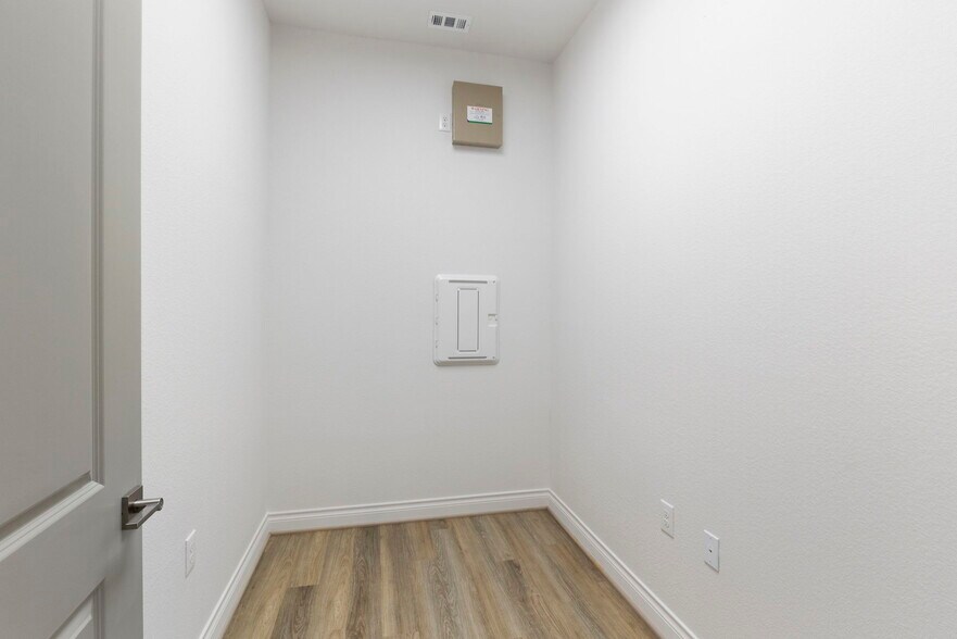 More Photos Of 7630 Dowdell Rd, Spring Office For Sale