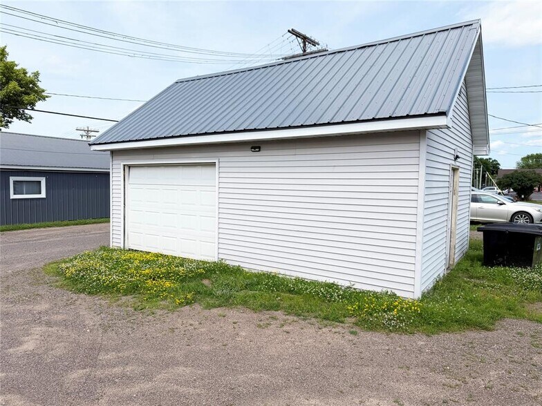 More Photos Of 613 E La Salle Ave, Barron Restaurant For Sale