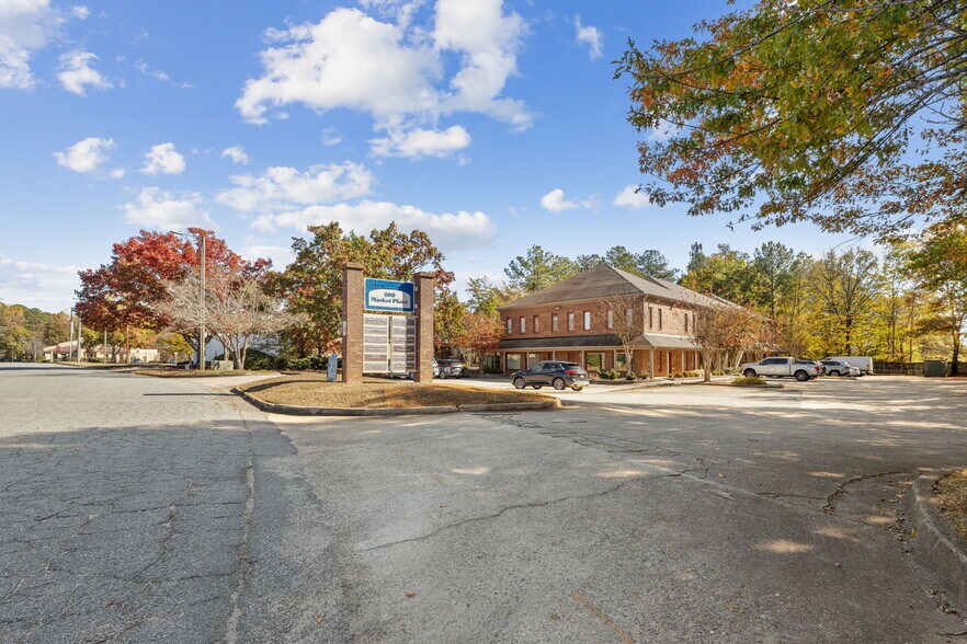 More Photos Of 200 Market Pl, Roswell Office Residential For Lease