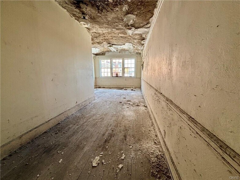 More Photos Of 10 South St, Auburn Office For Sale