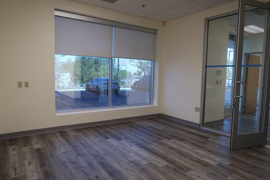 More Photos Of 28294-28310 Constellation Rd, Valencia Light Distribution For Sale