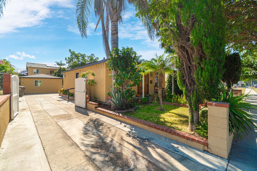 More Photos Of 1562 W 31st St, Long Beach Apartments For Sale