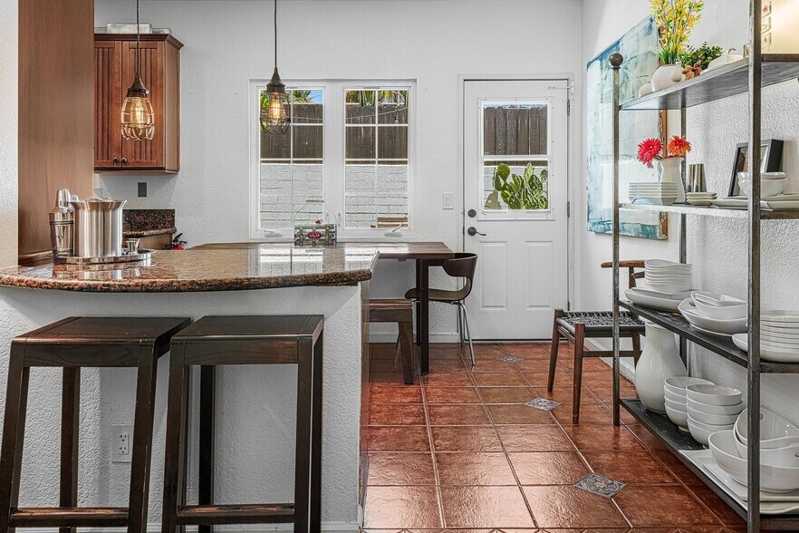 More Photos Of 520 Chuckwalla Rd, Palm Springs Apartments For Sale