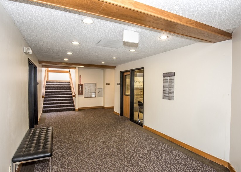 More Photos Of 19365 SW 65th Ave, Tualatin Office For Lease