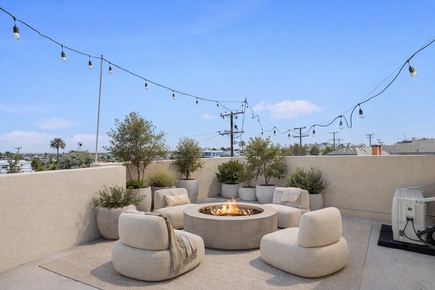 More Photos Of 1908-1910 Pacific Ave, Venice Apartments For Sale