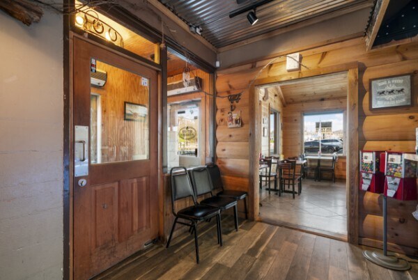 More Photos Of 601 N 1st St, Pulaski Restaurant For Sale