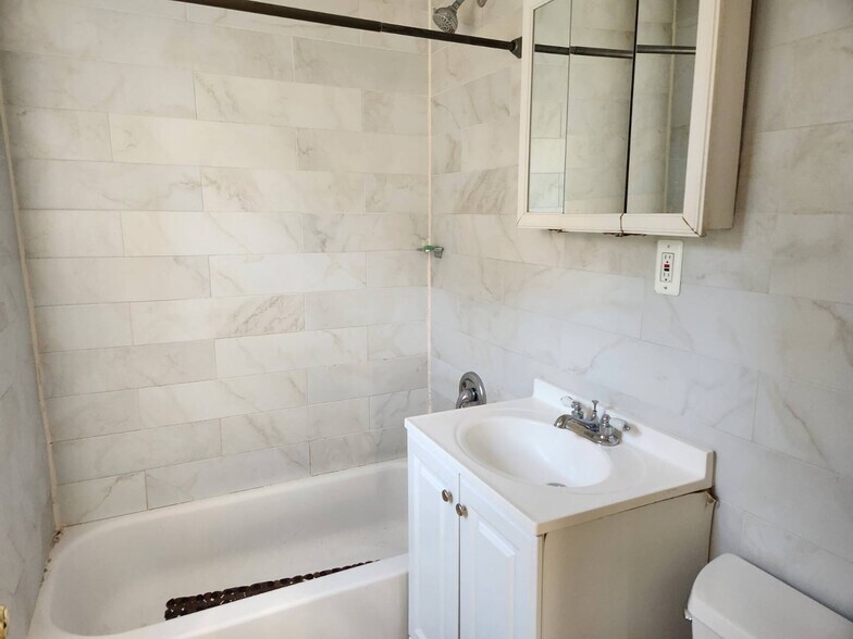 More Photos Of 87-89 City Island Ave, Bronx Apartments For Sale