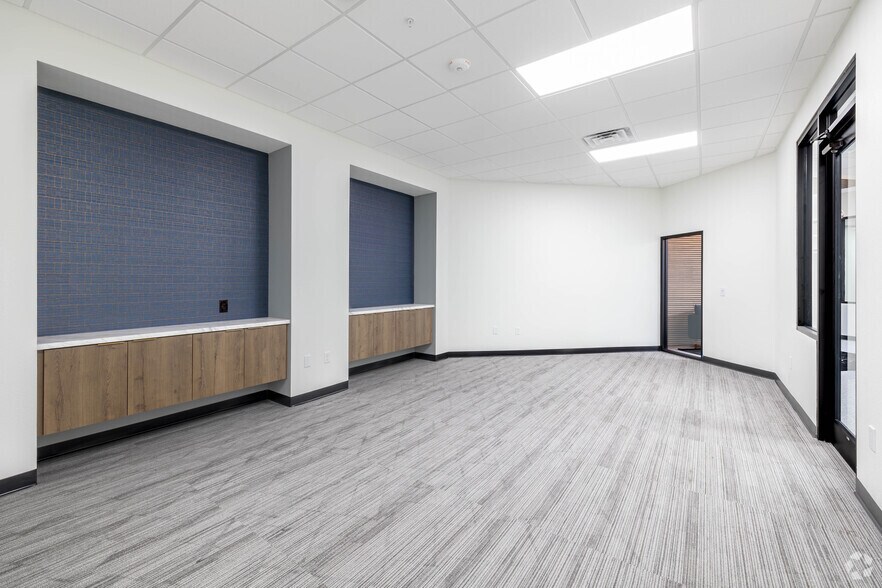 More Photos Of 250 Magnolia Ave SW, Winter Haven Coworking Space