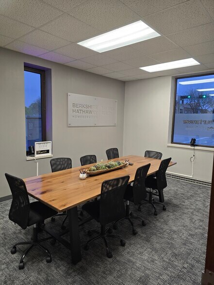 More Photos Of 317 W Walnut St, Green Bay Office For Lease