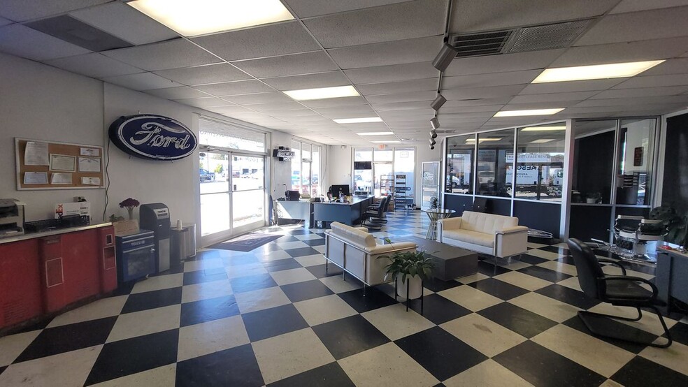More Photos Of 3412 Market St, Wilmington Auto Repair For Sale
