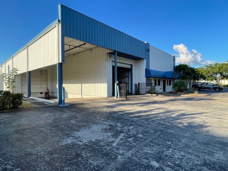 More Photos Of 3750 Prospect Ave, Riviera Beach Warehouse For Lease