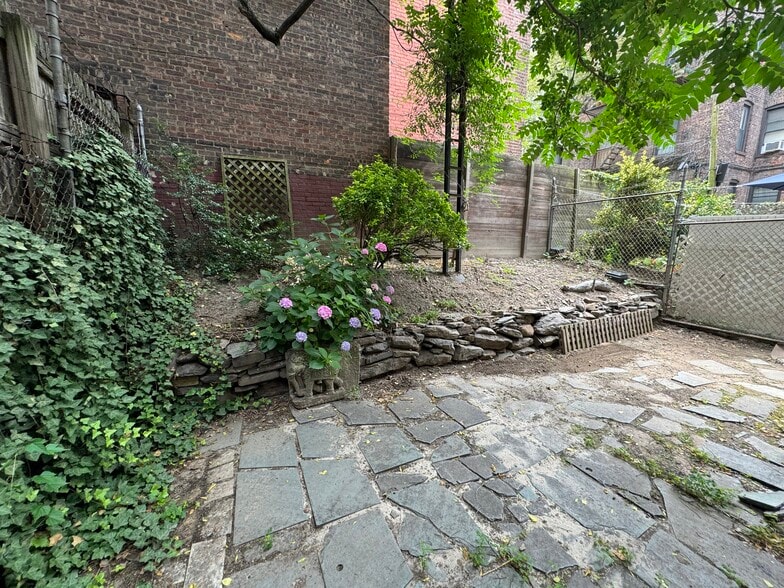 More Photos Of 177 7th Ave, Brooklyn General Retail For Sale