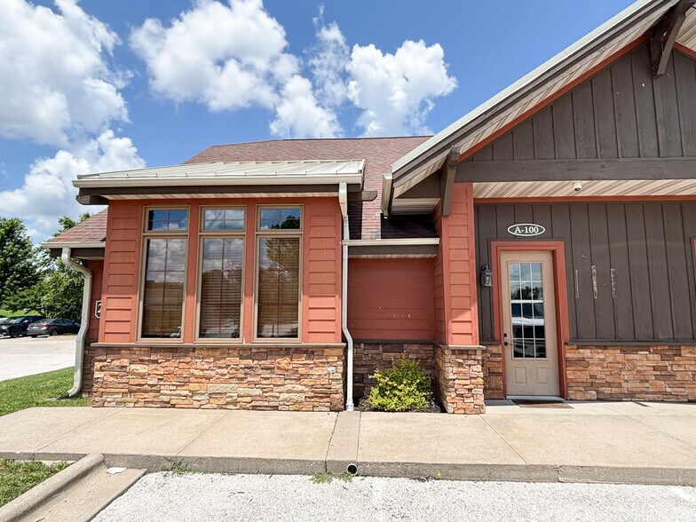 More Photos Of 2627 W Republic Rd, Springfield Office For Lease