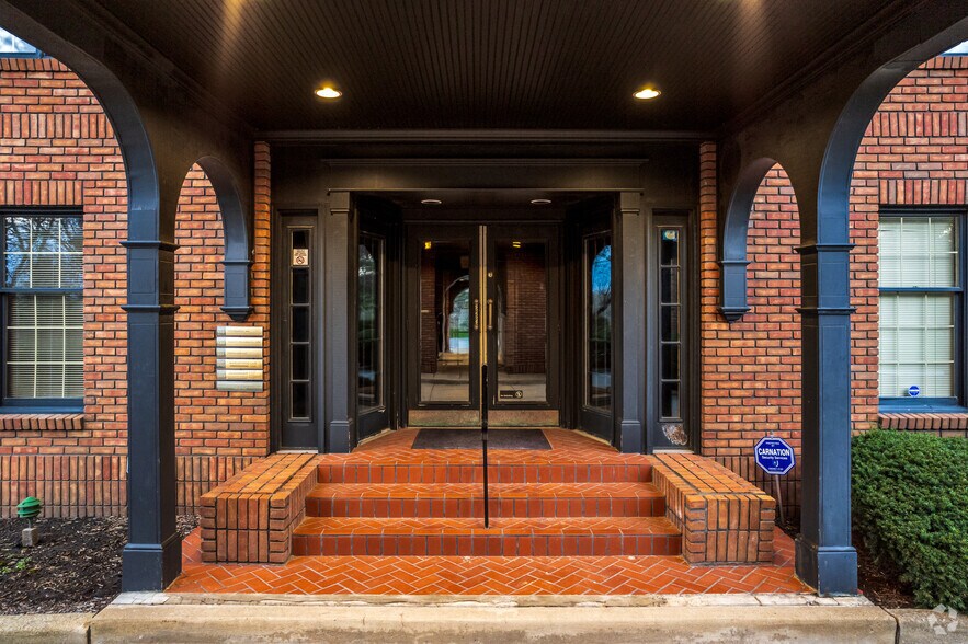 More Photos Of 4051 Whipple Ave NW, North Canton Coworking Space