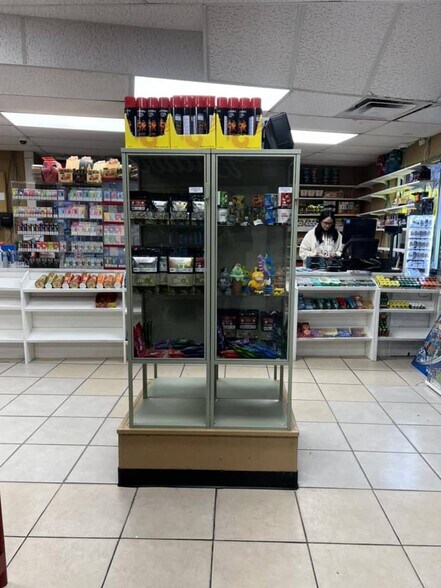 More Photos Of Cherokee St, Lindsay Convenience Store For Lease