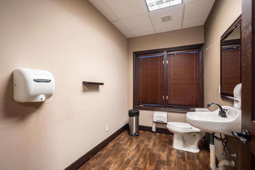 More Photos Of 7001 Westwind Dr, El Paso Office Residential For Lease