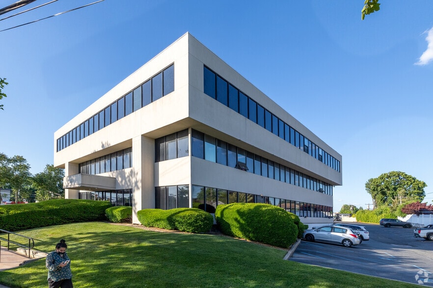 More Photos Of 990 Westbury Rd, Westbury Office For Sale