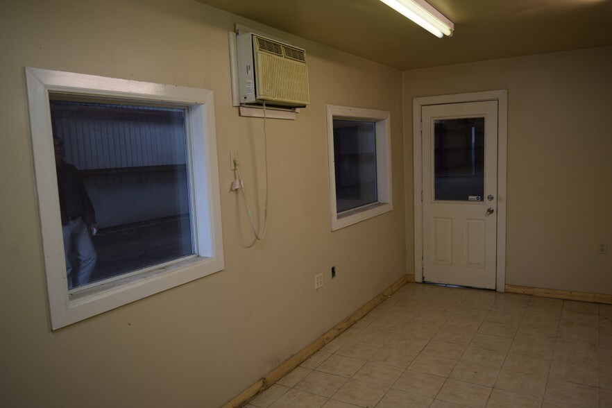 More Photos Of 7125 Harrisburg Blvd, Houston Warehouse For Sale