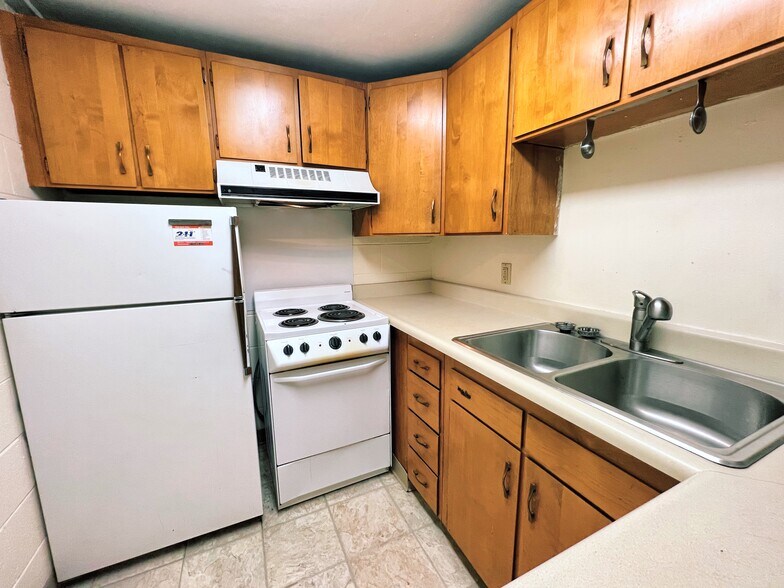 More Photos Of 2204 W Northern Lights Blvd, Anchorage Apartments For Sale