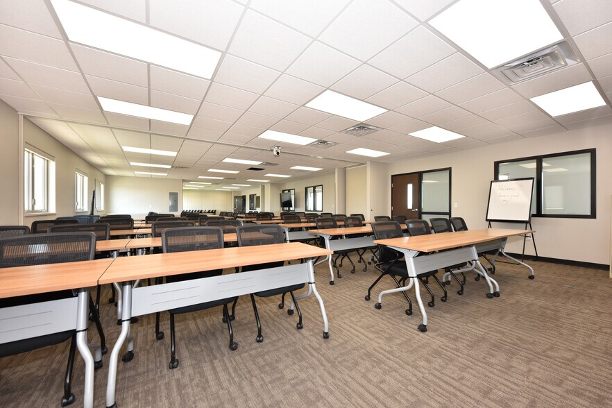 More Photos Of N9450 Mohawk Rd, Theresa Office For Sale