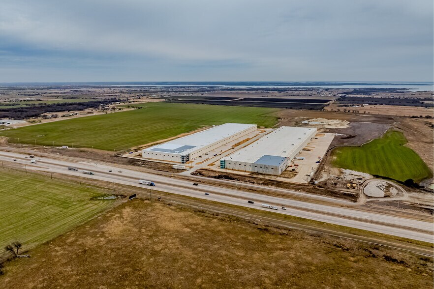 More Photos Of 6100 N Stemmons Fwy, Sanger Warehouse For Lease