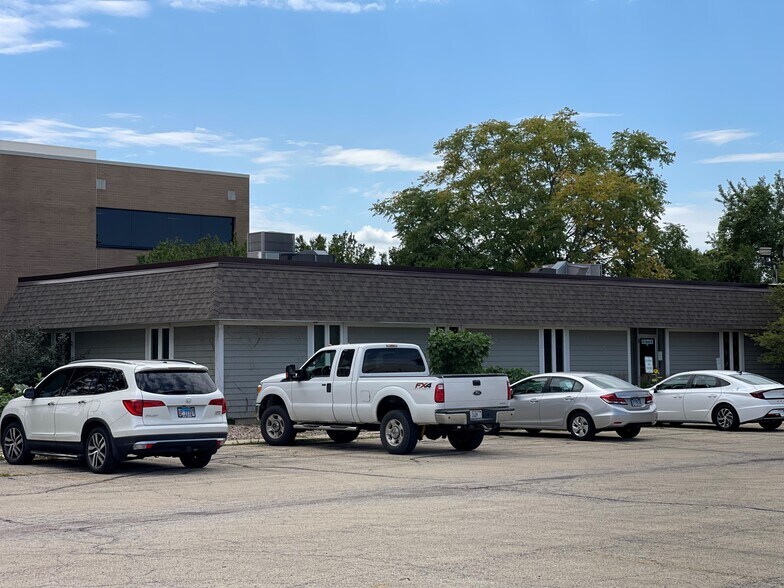 More Photos Of 545 S Randall Rd, St Charles Office For Lease