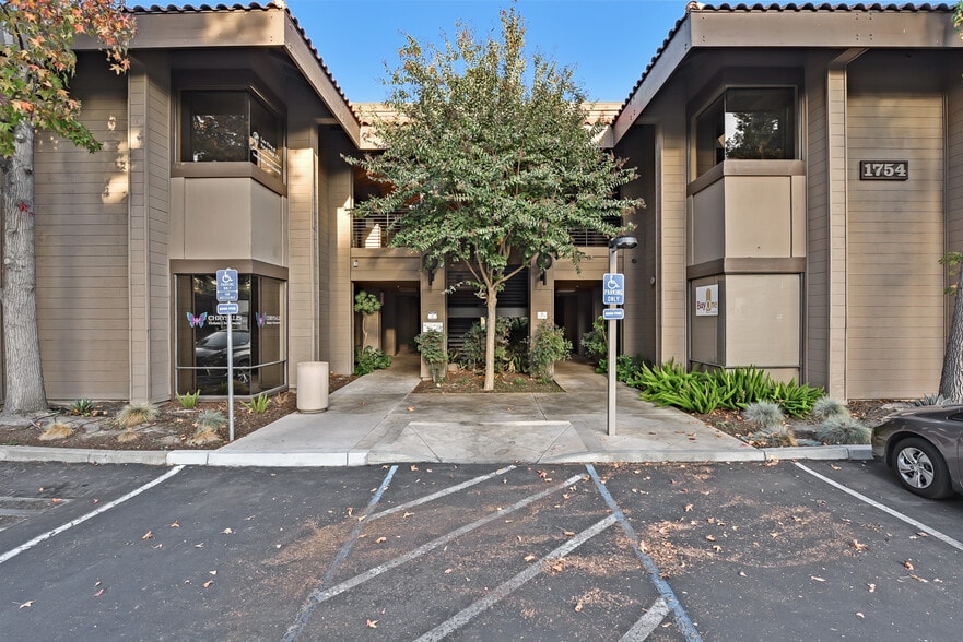 Primary Photo Of 1754 Technology Dr, San Jose Medical For Lease