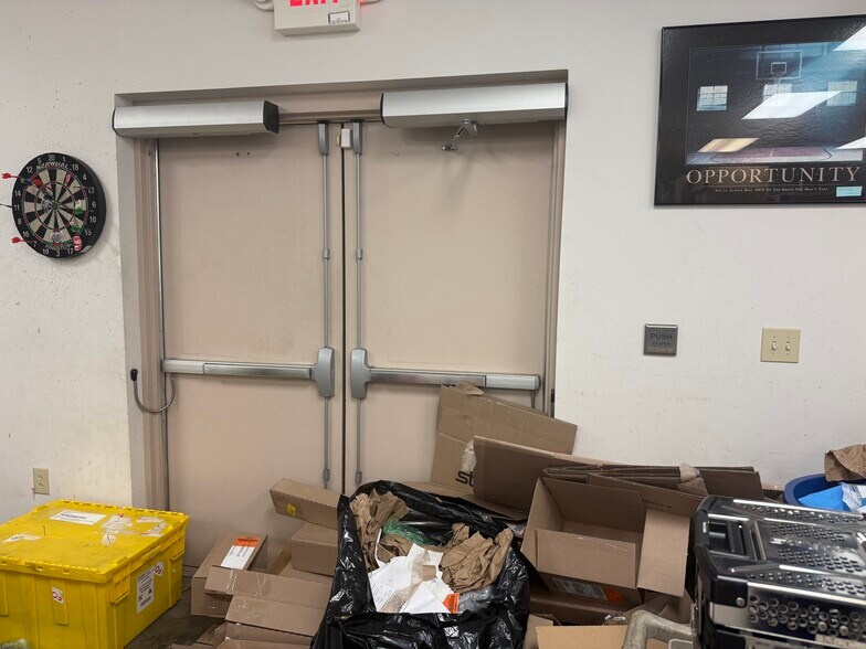 More Photos Of 395 Elaine Dr, Lexington Medical For Sale