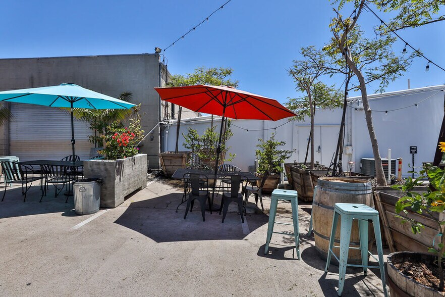 More Photos Of 118 S Cedros Ave, Solana Beach Storefront For Sale