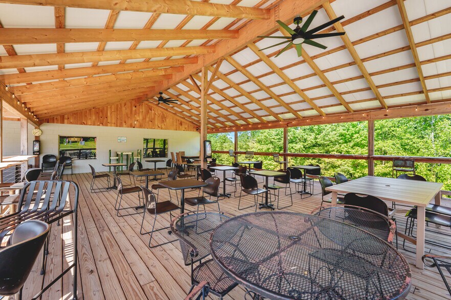 More Photos Of 112 Wilderness Rd, Mammoth Cave General Retail For Sale